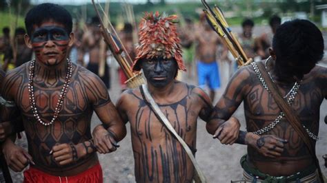  La leggenda del Munduruku: Una storia di coraggio e spirito animale nella foresta amazzonica!