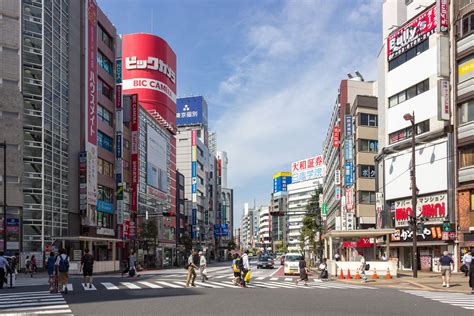 上野駅から池袋駅：都市の脈動と文化の交差点